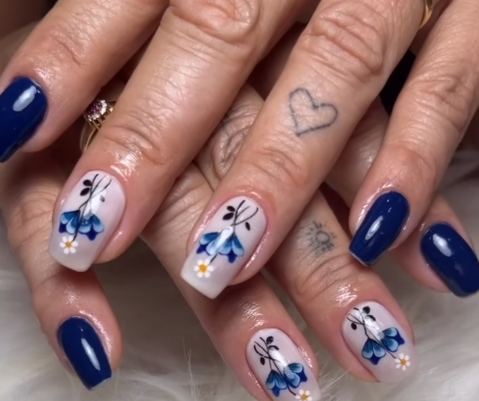 Nail art floral
